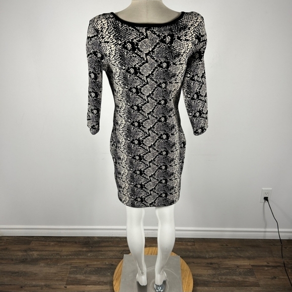 Nanette Lepore snakeskin v-neck knit sweater dress in size small - Picture 6 of 6